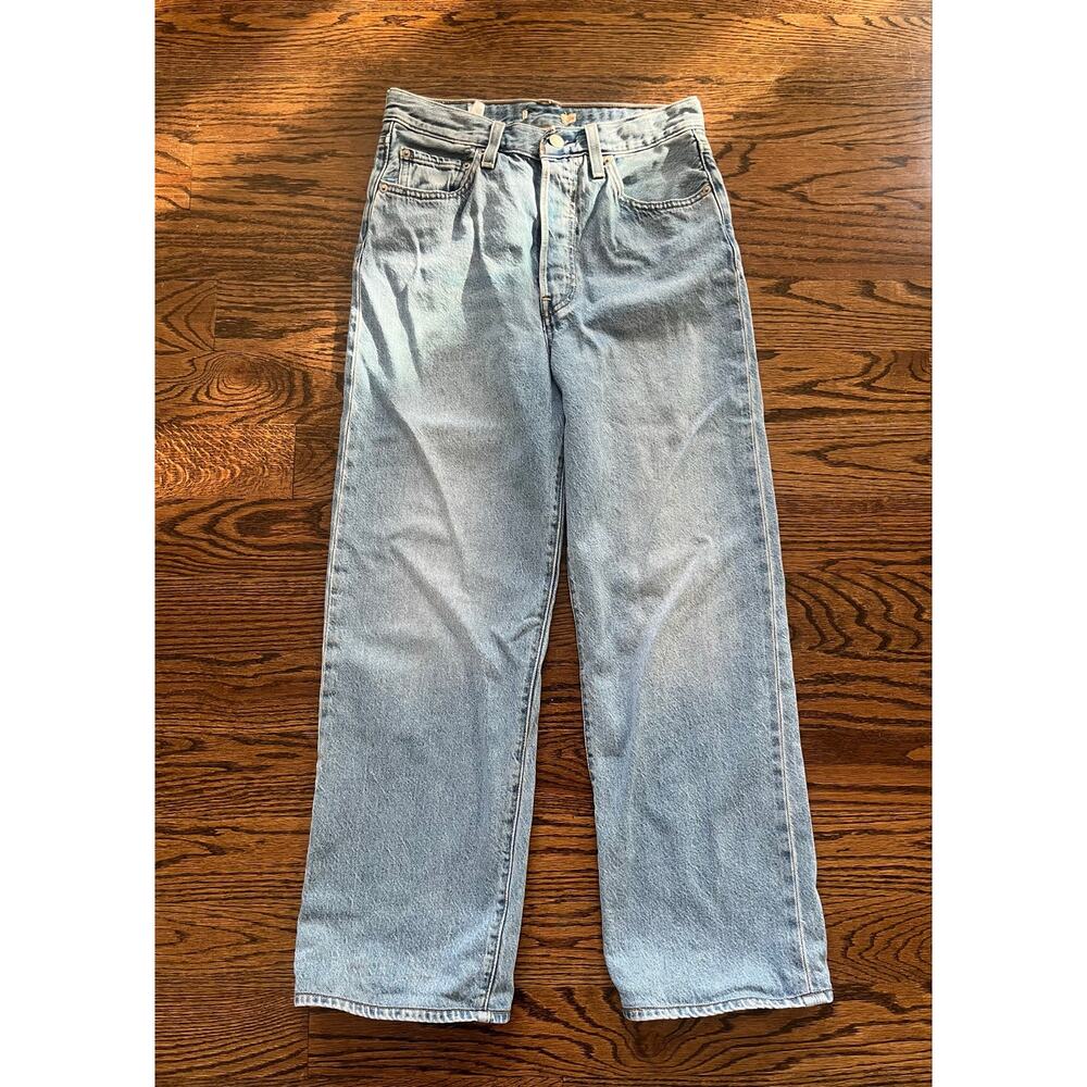 Levi's 501 jeans classic straight-leg looser fit to
the hip Sz. 28 high rise